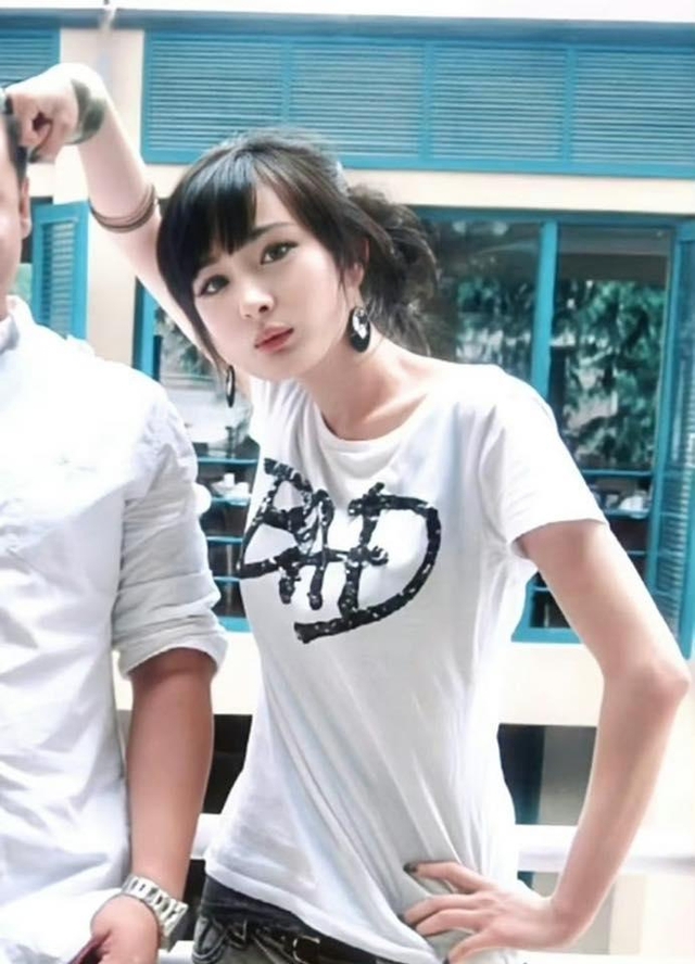 Dương Mịch 17 tuổi đẹp không gì sánh nổi: Gương mặt quốc sắc thiên hương, ăn tiền nhất là đôi mắt nghìn năm có một - Ảnh 4. Dương Mịch 17 tuổi đẹp không gì sánh nổi: Gương mặt quốc sắc thiên hương, ăn tiền nhất là đôi mắt nghìn năm có một - Ảnh 4.