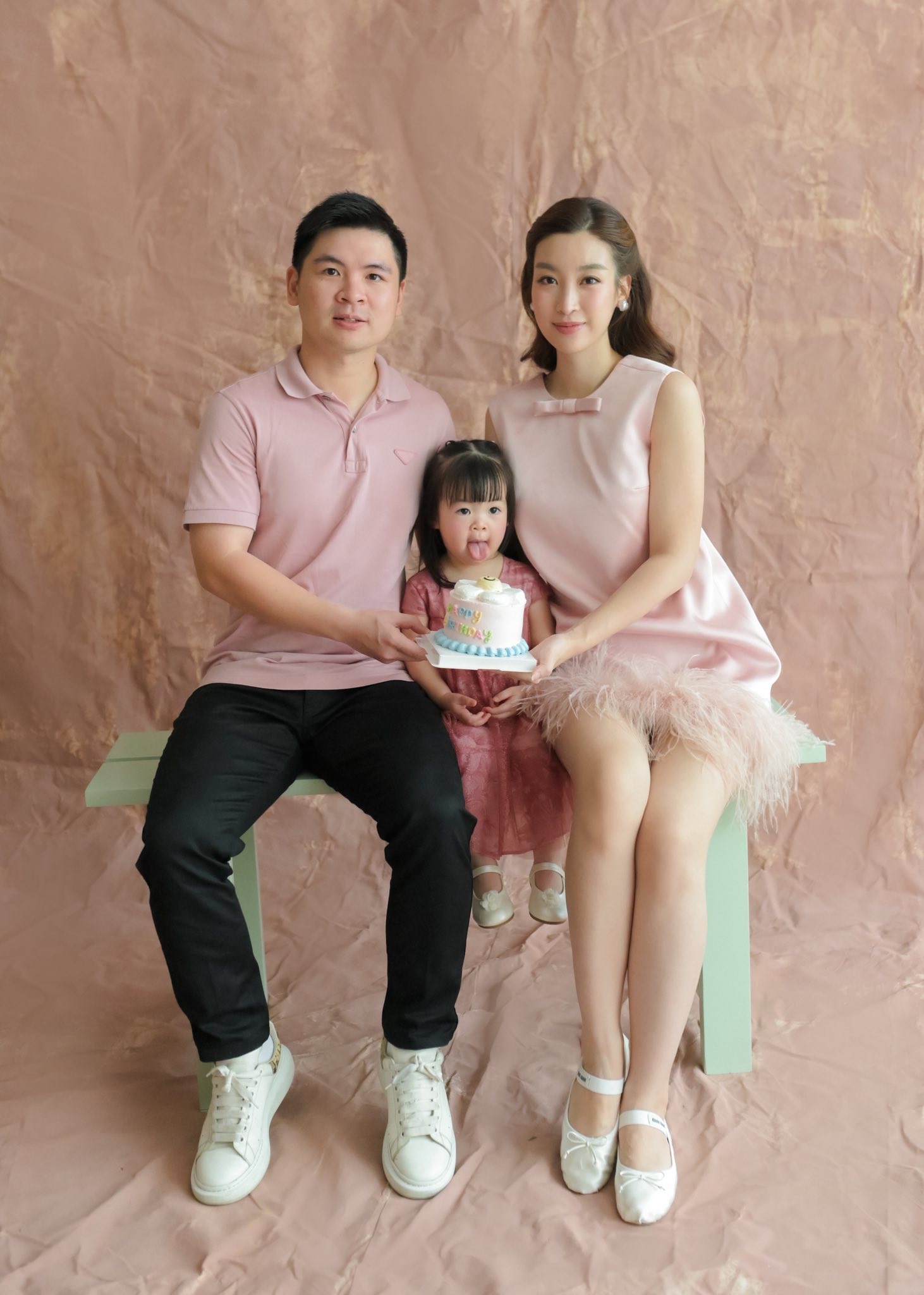 "Ái nữ nhà hào môn" của Đỗ Mỹ Linh và Chủ tịch Hà Nội FC Đỗ Vinh Quang mừng sinh nhật 2 tuổi: Xinh yêu chuẩn "búp bê nhà tài phiệt" - Ảnh 4. "Ái nữ nhà hào môn" của Đỗ Mỹ Linh và Chủ tịch Hà Nội FC Đỗ Vinh Quang mừng sinh nhật 2 tuổi: Xinh yêu chuẩn "búp bê nhà tài phiệt" - Ảnh 4.