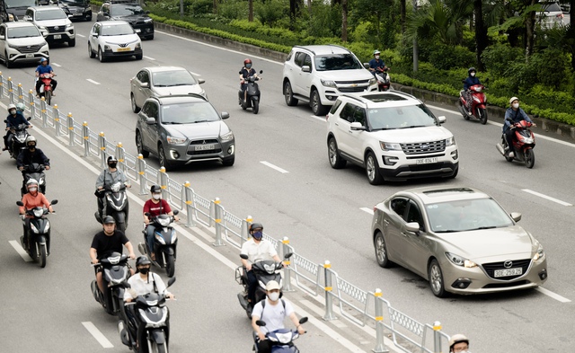 Hà Nội: Cảnh tượng “khó hiểu” trên đường Võ Chí Công sau 3 ngày triển khai phân làn cứng - Ảnh 11. Hà Nội: Cảnh tượng “khó hiểu” trên đường Võ Chí Công sau 3 ngày triển khai phân làn cứng - Ảnh 11.
