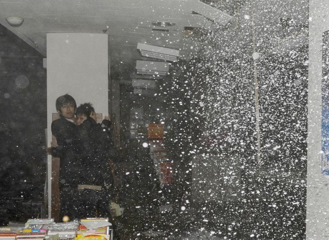 14 năm sau thảm họa kép: Nhật Bản vẫn sống trong cơn ác mộng về địa chấn, 27.615 người chưa thể trở về nhà và những tiên tri đầy ám ảnh - Ảnh 2. 14 năm sau thảm họa kép: Nhật Bản vẫn sống trong cơn ác mộng về địa chấn, 27.615 người chưa thể trở về nhà và những tiên tri đầy ám ảnh - Ảnh 2.