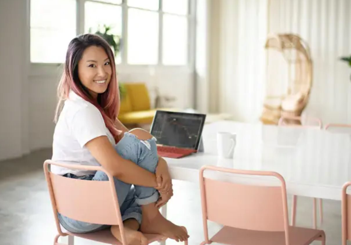 Cô gái trở thành triệu phú trước tuổi 30 nhờ bí quyết đầu tư 'mát tay', ai cũng có thể học hỏi! - Ảnh 2. Cô gái trở thành triệu phú trước tuổi 30 nhờ bí quyết đầu tư 'mát tay', ai cũng có thể học hỏi! - Ảnh 2.
