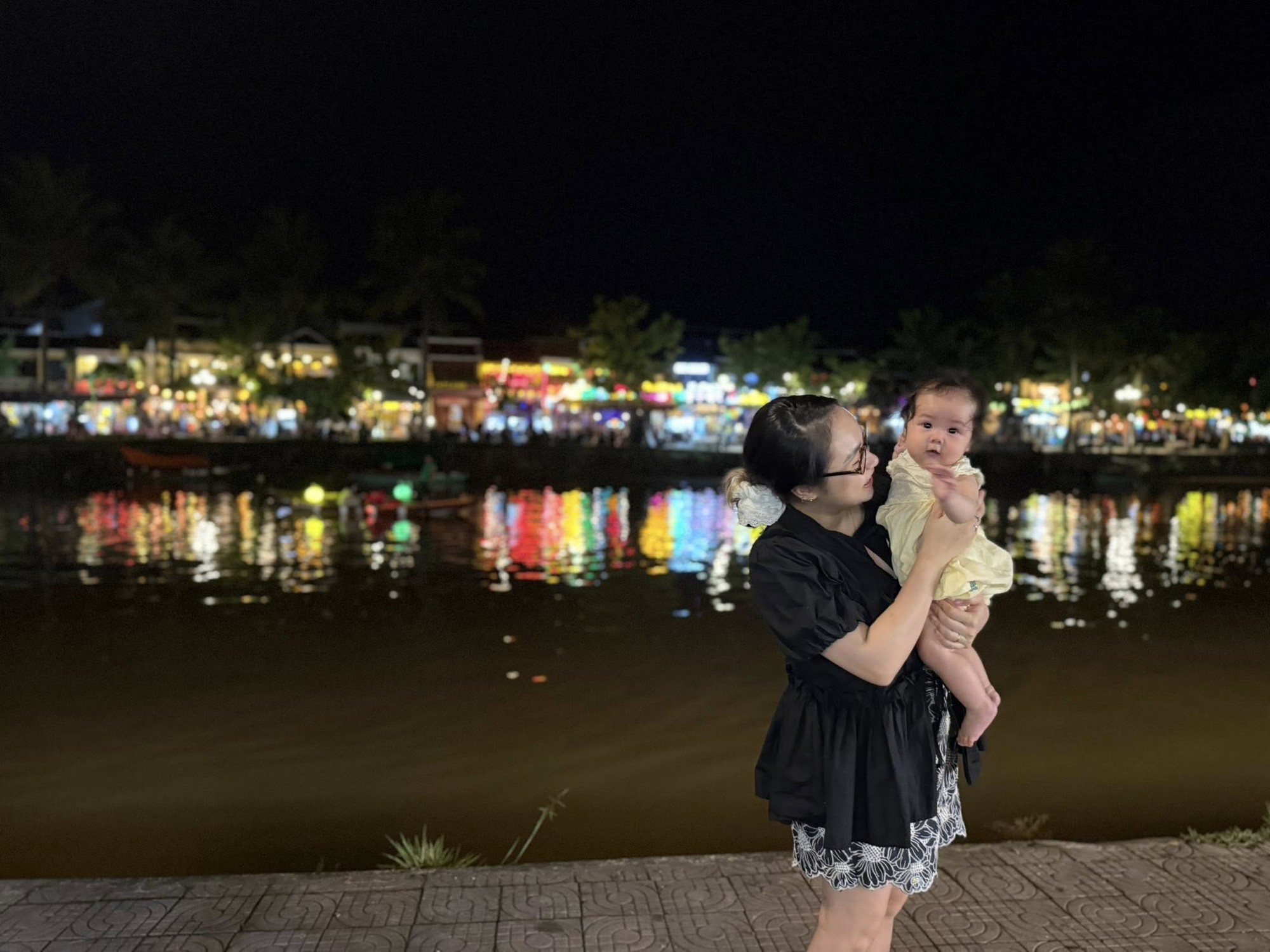 Cháu ngoại của diva Thanh Lam được mẹ Thiện Thanh cho "xê dịch" khắp nơi nơi dù mới 6 tháng tuổi- Ảnh 5. Cháu ngoại của diva Thanh Lam được mẹ Thiện Thanh cho "xê dịch" khắp nơi nơi dù mới 6 tháng tuổi- Ảnh 5.