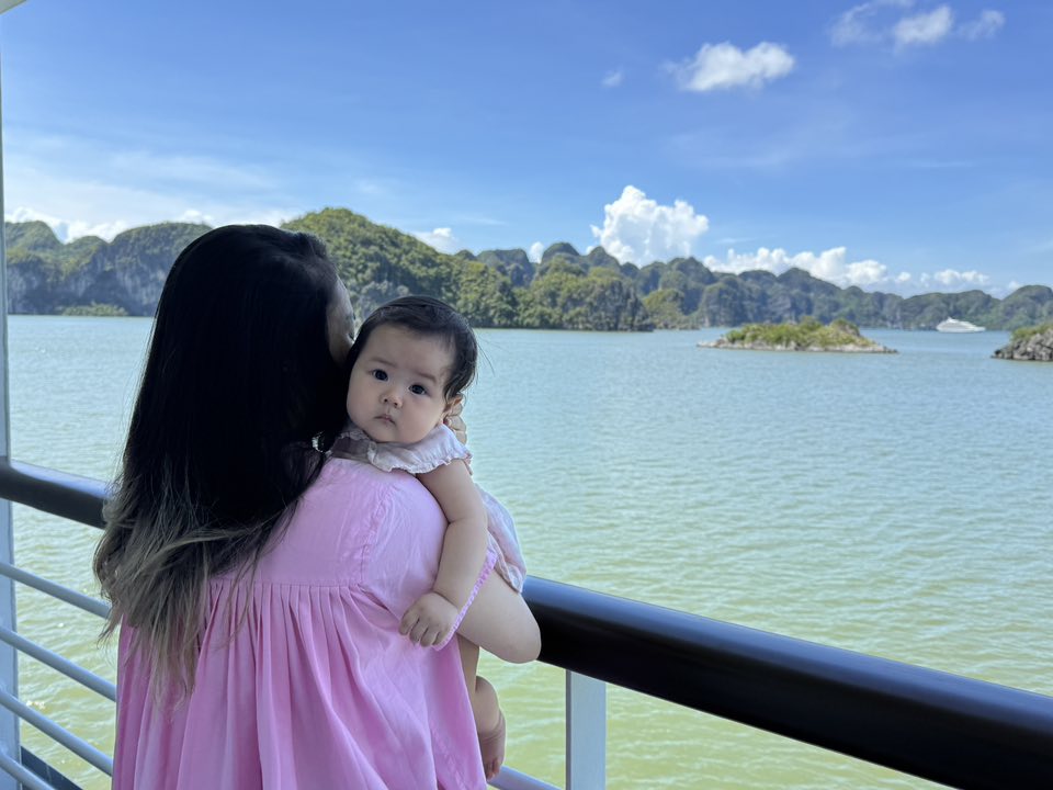 Cháu ngoại của diva Thanh Lam được mẹ Thiện Thanh cho "xê dịch" khắp nơi nơi dù mới 6 tháng tuổi- Ảnh 1. Cháu ngoại của diva Thanh Lam được mẹ Thiện Thanh cho "xê dịch" khắp nơi nơi dù mới 6 tháng tuổi- Ảnh 1.