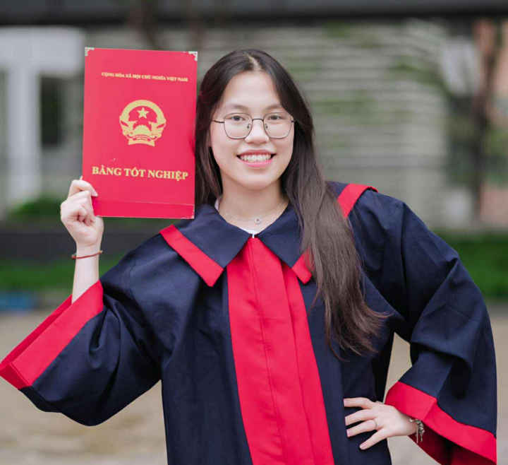 Nữ sinh Hà Nội chinh phục vị trí thủ khoa chuyên Lý sau 2 lần đạt á khoa - Ảnh 1. Nữ sinh Hà Nội chinh phục vị trí thủ khoa chuyên Lý sau 2 lần đạt á khoa - Ảnh 1.