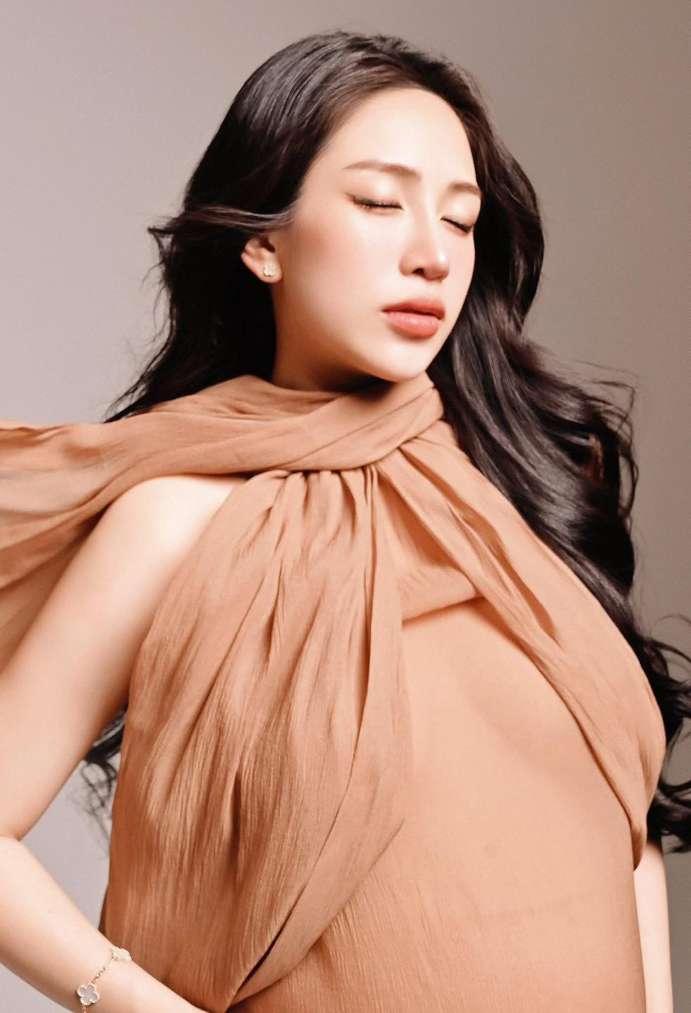 Joyce Phạm khoe thần thái đỉnh chóp ở tháng thứ 9 thai kỳ, dân tình bất ngờ phát hiện điểm trùng hợp này- Ảnh 3. Joyce Phạm khoe thần thái đỉnh chóp ở tháng thứ 9 thai kỳ, dân tình bất ngờ phát hiện điểm trùng hợp này- Ảnh 3.