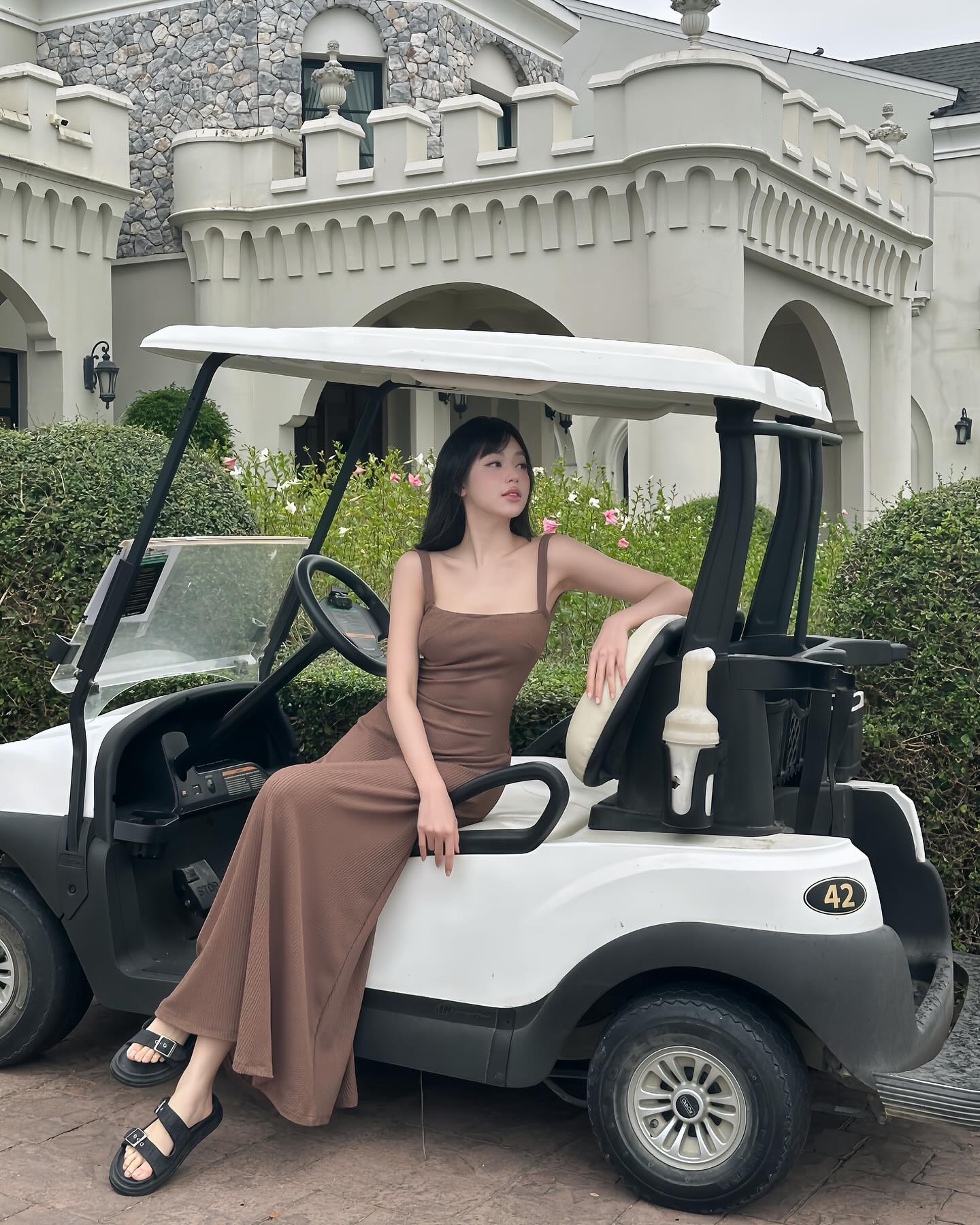 10 outfit từ mỹ nhân Việt giúp chị em chạm đỉnh cao mặc đồ tối giản - Ảnh 5. 10 outfit từ mỹ nhân Việt giúp chị em chạm đỉnh cao mặc đồ tối giản - Ảnh 5.