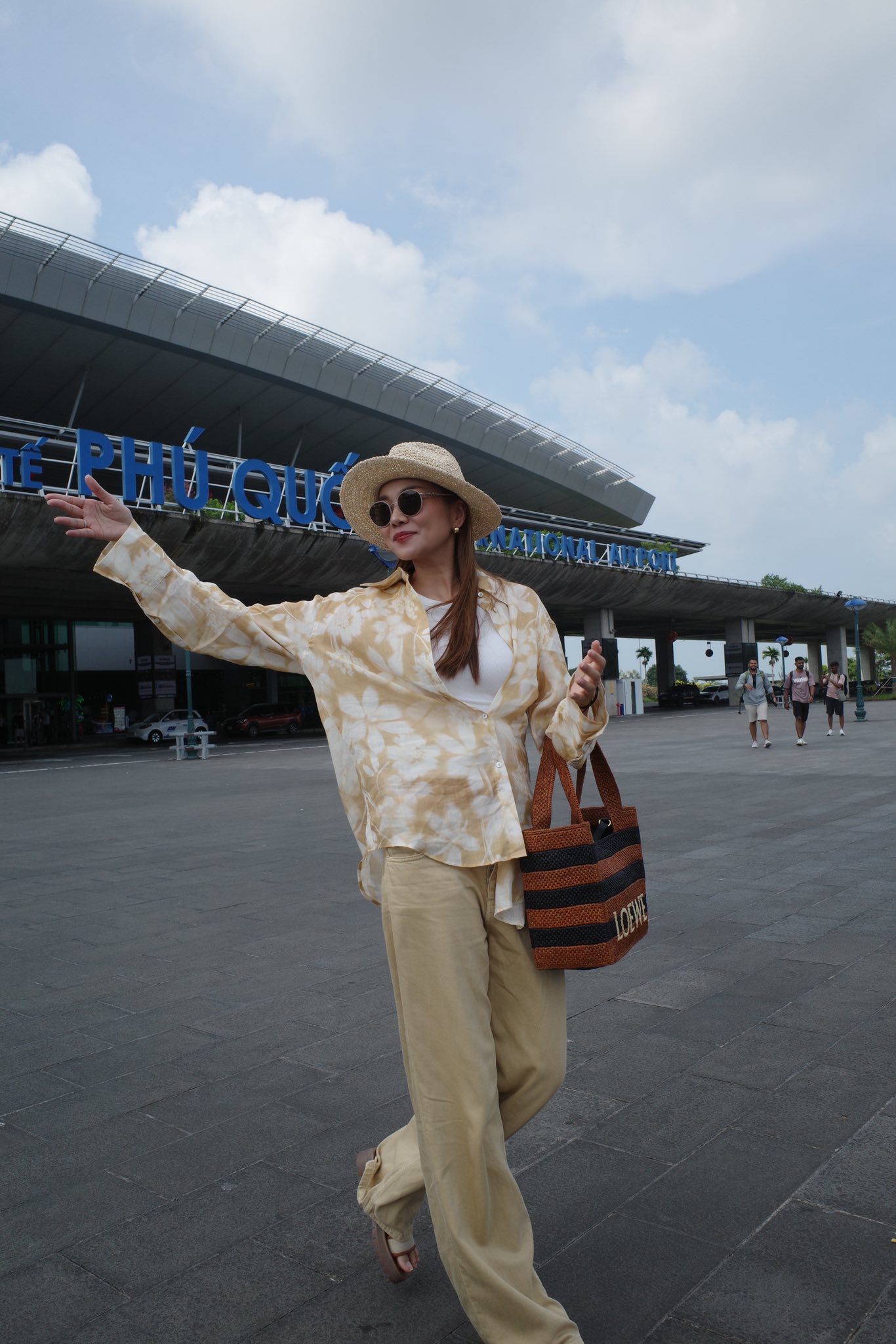 Không hề nói quá, mỹ nhân 42 tuổi này có thời trang đi du lịch đẹp nhất Vbiz - Ảnh 5. Không hề nói quá, mỹ nhân 42 tuổi này có thời trang đi du lịch đẹp nhất Vbiz - Ảnh 5.