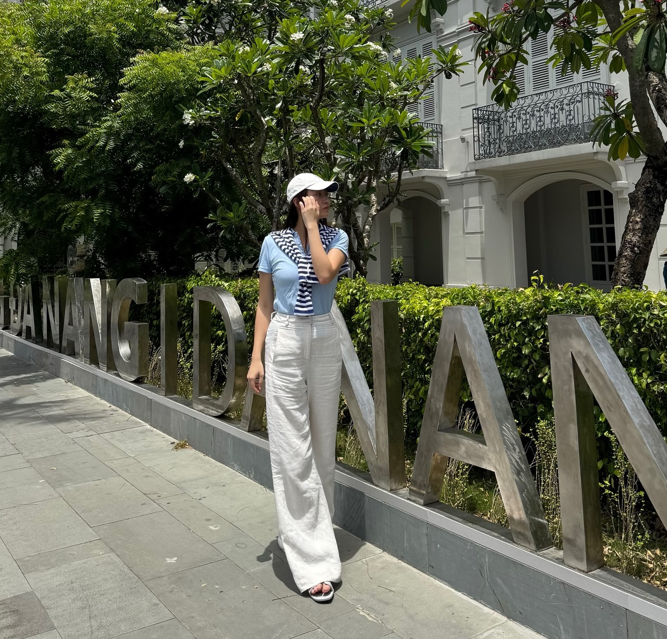 10 outfit từ mỹ nhân Việt giúp chị em chạm đỉnh cao mặc đồ tối giản - Ảnh 3. 10 outfit từ mỹ nhân Việt giúp chị em chạm đỉnh cao mặc đồ tối giản - Ảnh 3.