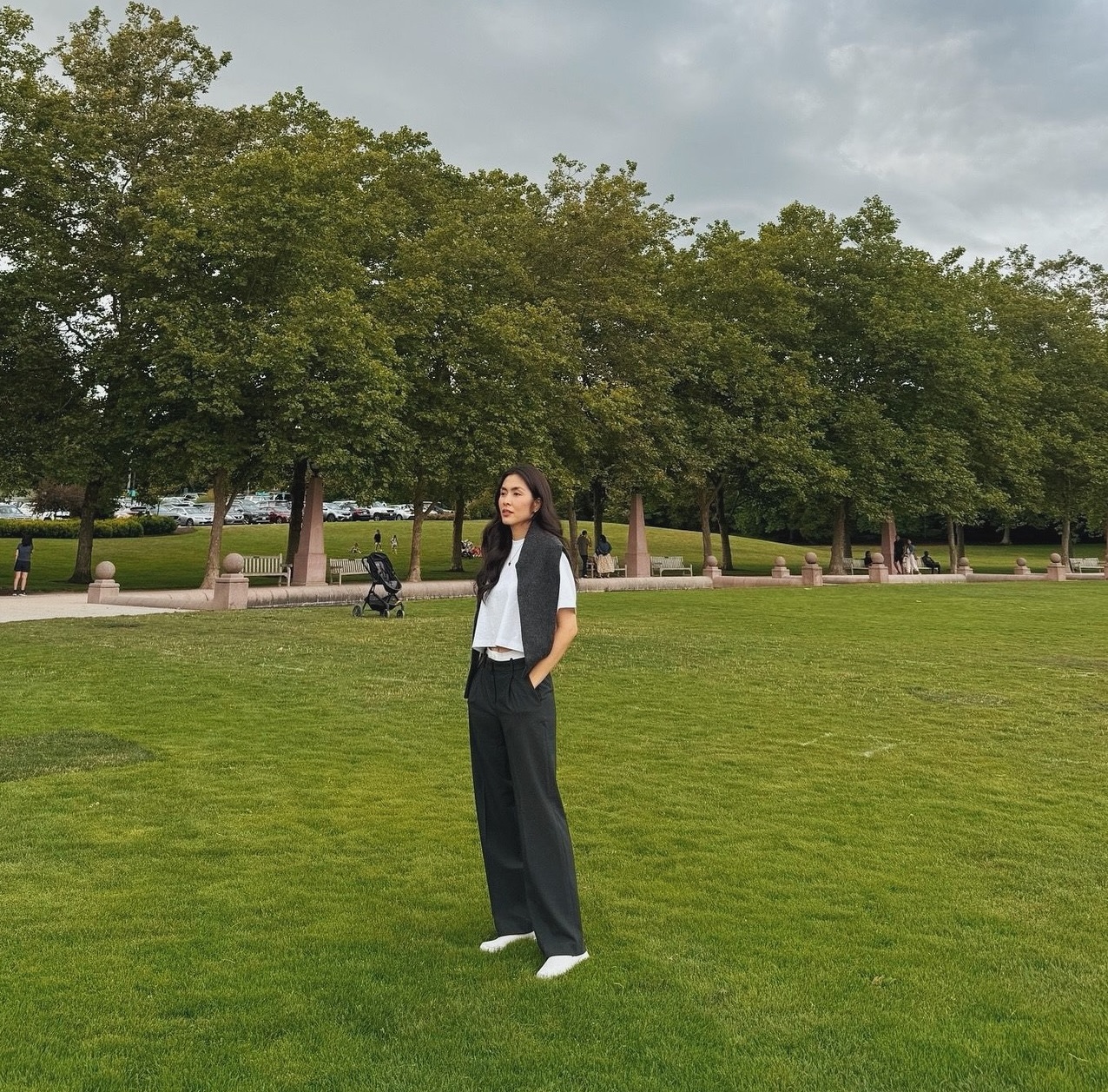 10 outfit từ mỹ nhân Việt giúp chị em chạm đỉnh cao mặc đồ tối giản - Ảnh 2. 10 outfit từ mỹ nhân Việt giúp chị em chạm đỉnh cao mặc đồ tối giản - Ảnh 2.