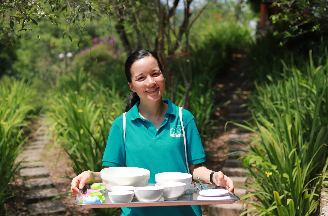 MC Minh Trang founder Làng Háo Hức gây tranh cãi về câu chuyện dạy con gái 7 tuổi bị lạnh cũng không được xin chăn trên máy bay vì... lãng phí - Ảnh 3. MC Minh Trang founder Làng Háo Hức gây tranh cãi về câu chuyện dạy con gái 7 tuổi bị lạnh cũng không được xin chăn trên máy bay vì... lãng phí - Ảnh 3.