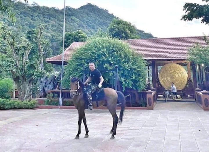 Vi 'ngộ' - từ kẻ có bệnh án tâm thần đến ông trùm thế giới ngầm - Ảnh 2. Vi 'ngộ' - từ kẻ có bệnh án tâm thần đến ông trùm thế giới ngầm - Ảnh 2.