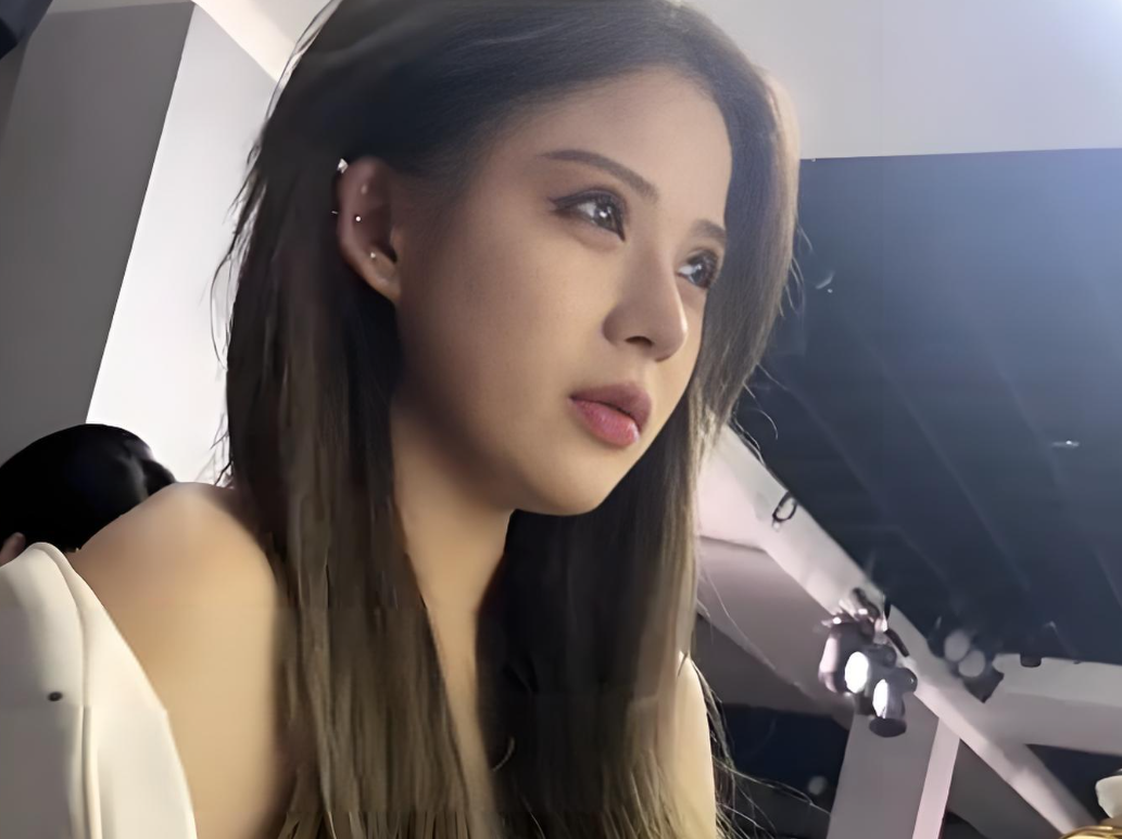Tôi tưởng mình sẽ ngẩng cao đầu khi đi ăn cưới người yêu cũ, ai ngờ lại bị cả hội trường giội cho gáo nước lạnh- Ảnh 1. Tôi tưởng mình sẽ ngẩng cao đầu khi đi ăn cưới người yêu cũ, ai ngờ lại bị cả hội trường giội cho gáo nước lạnh- Ảnh 1.