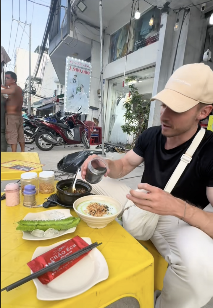 Chàng Tây ăn món Việt chuyên nghiệp nhất mạng xã hội - Ảnh 7. Chàng Tây ăn món Việt chuyên nghiệp nhất mạng xã hội - Ảnh 7.