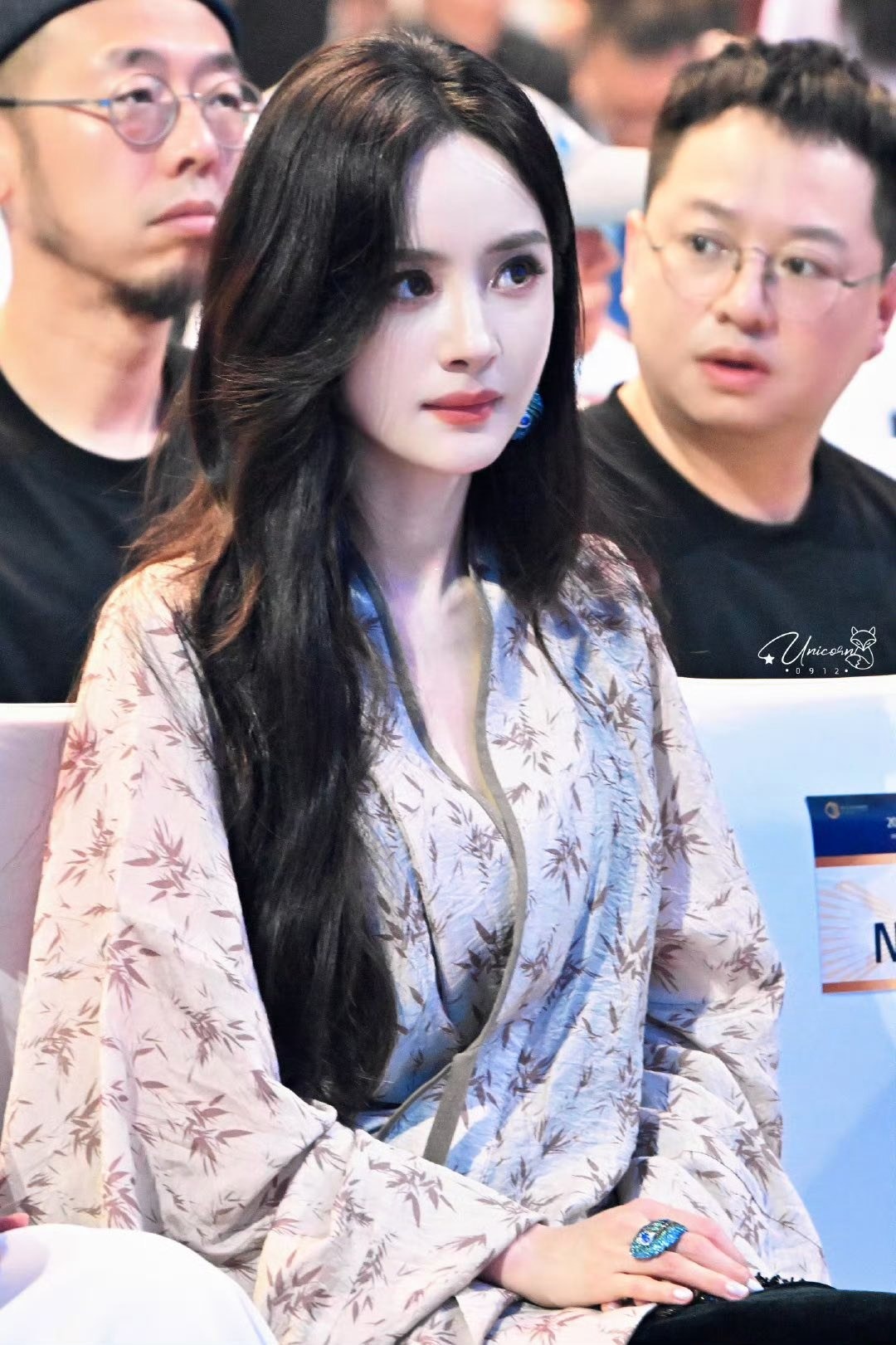 Đỉnh lưu Cbiz giúp cửa hàng Taobao bán vèo vèo hơn 30.000 chiếc áo sau 1 đêm- Ảnh 1. Đỉnh lưu Cbiz giúp cửa hàng Taobao bán vèo vèo hơn 30.000 chiếc áo sau 1 đêm- Ảnh 1.