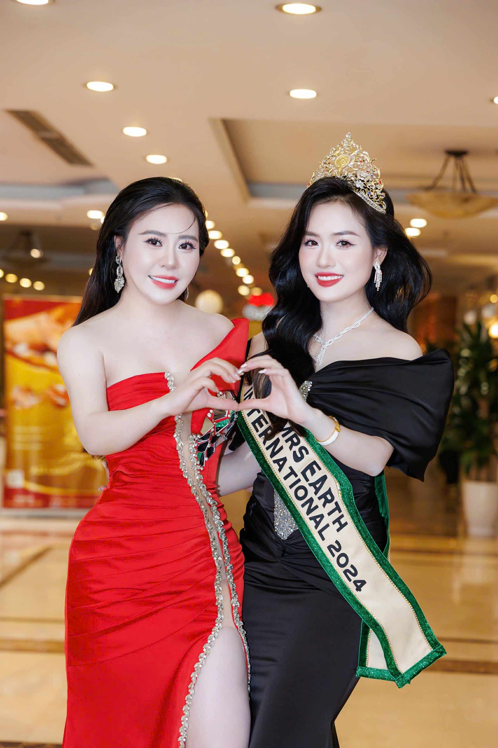 Mrs Earth International 2024: Vũ Thị Hoa và hành trình dung hòa giữa lý tưởng và hạnh phúc gia đình - Ảnh 1. Mrs Earth International 2024: Vũ Thị Hoa và hành trình dung hòa giữa lý tưởng và hạnh phúc gia đình - Ảnh 1.