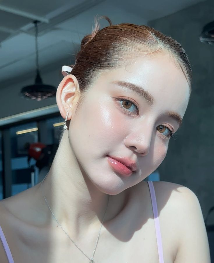 Cái giá của nhan sắc: Phẫu thuật hay chăm sóc tự nhiên? - Ảnh 1. Cái giá của nhan sắc: Phẫu thuật hay chăm sóc tự nhiên? - Ảnh 1.