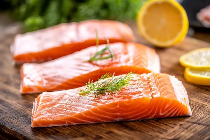 Cách rã đông cá hồi để ăn sống chuẩn nhất - Ảnh 1. Cách rã đông cá hồi để ăn sống chuẩn nhất - Ảnh 1.