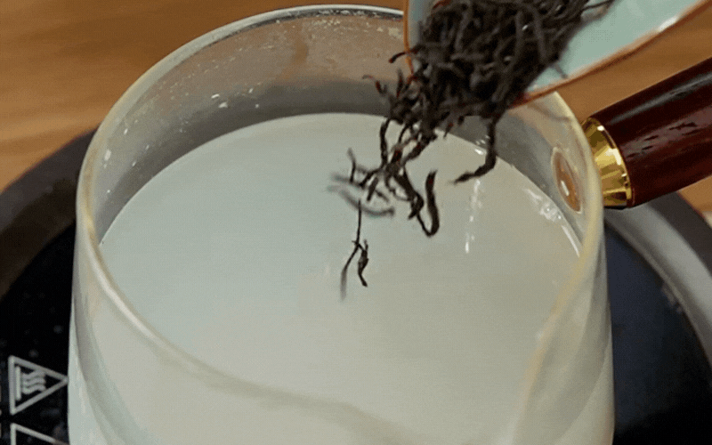 Học ngay cách làm trà vải hoa hồng siêu mê detox cơ thể, xua tan nắng nóng - Ảnh 5. Học ngay cách làm trà vải hoa hồng siêu mê detox cơ thể, xua tan nắng nóng - Ảnh 5.