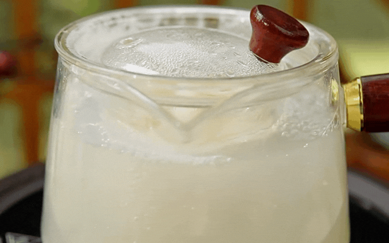 Học ngay cách làm trà vải hoa hồng siêu mê detox cơ thể, xua tan nắng nóng - Ảnh 4. Học ngay cách làm trà vải hoa hồng siêu mê detox cơ thể, xua tan nắng nóng - Ảnh 4.