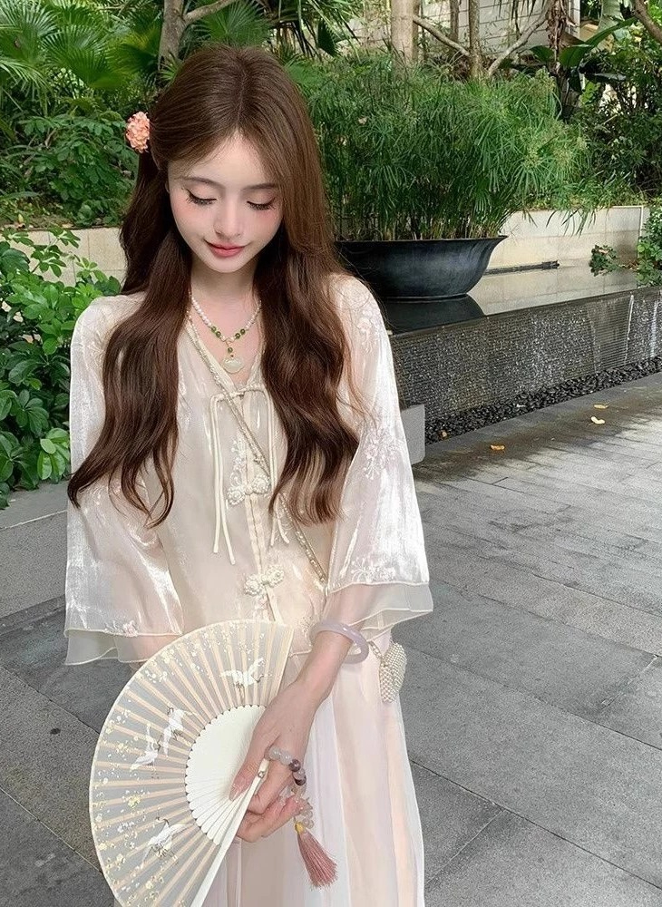 Đỉnh lưu Cbiz giúp cửa hàng Taobao bán vèo vèo hơn 30.000 chiếc áo sau 1 đêm- Ảnh 9. Đỉnh lưu Cbiz giúp cửa hàng Taobao bán vèo vèo hơn 30.000 chiếc áo sau 1 đêm- Ảnh 9.