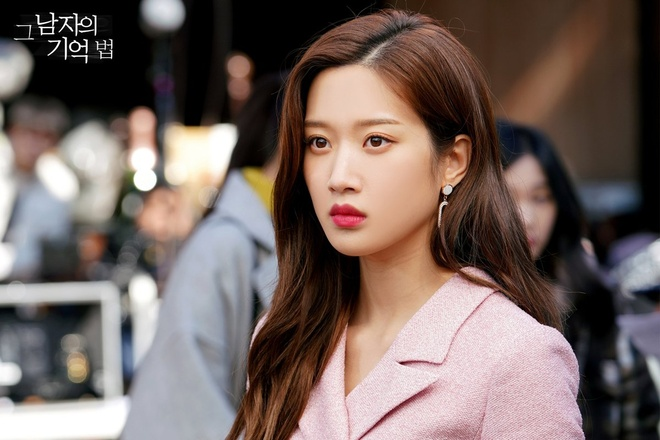 Cả showbiz phải chịu thua khi tiểu thư tài phiệt này lên đồ, siêu sang từ phim đến đời không cần phải diễn - Ảnh 9.