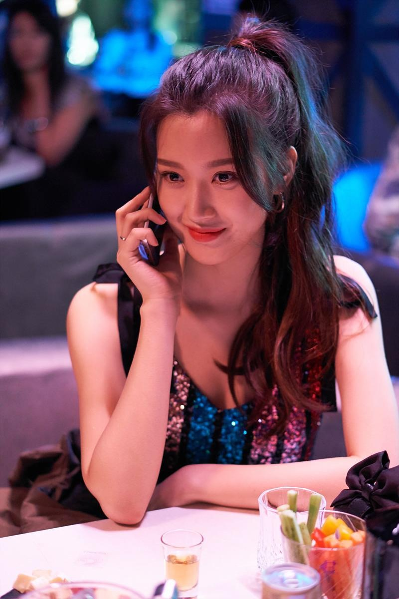 Cả showbiz phải chịu thua khi tiểu thư tài phiệt này lên đồ, siêu sang từ phim đến đời không cần phải diễn - Ảnh 8.
