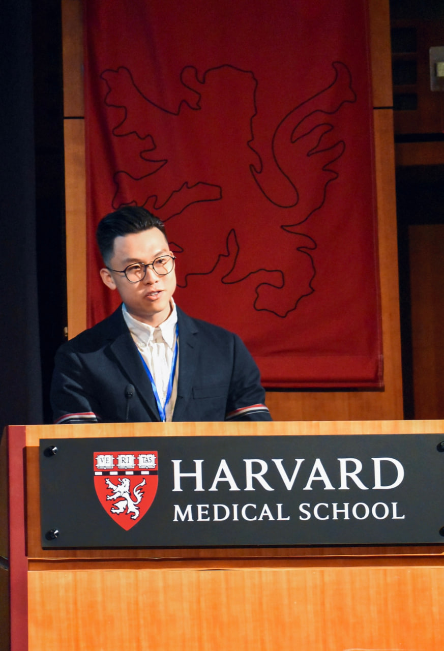 Gặp chàng trai Việt được mời thuyết trình tại ĐH Y Harvard: Có bố mẹ làm ở Viện Nghiên cứu Hạt nhân, dạy con theo cách không ai ngờ tới - Ảnh 1. Gặp chàng trai Việt được mời thuyết trình tại ĐH Y Harvard: Có bố mẹ làm ở Viện Nghiên cứu Hạt nhân, dạy con theo cách không ai ngờ tới - Ảnh 1.