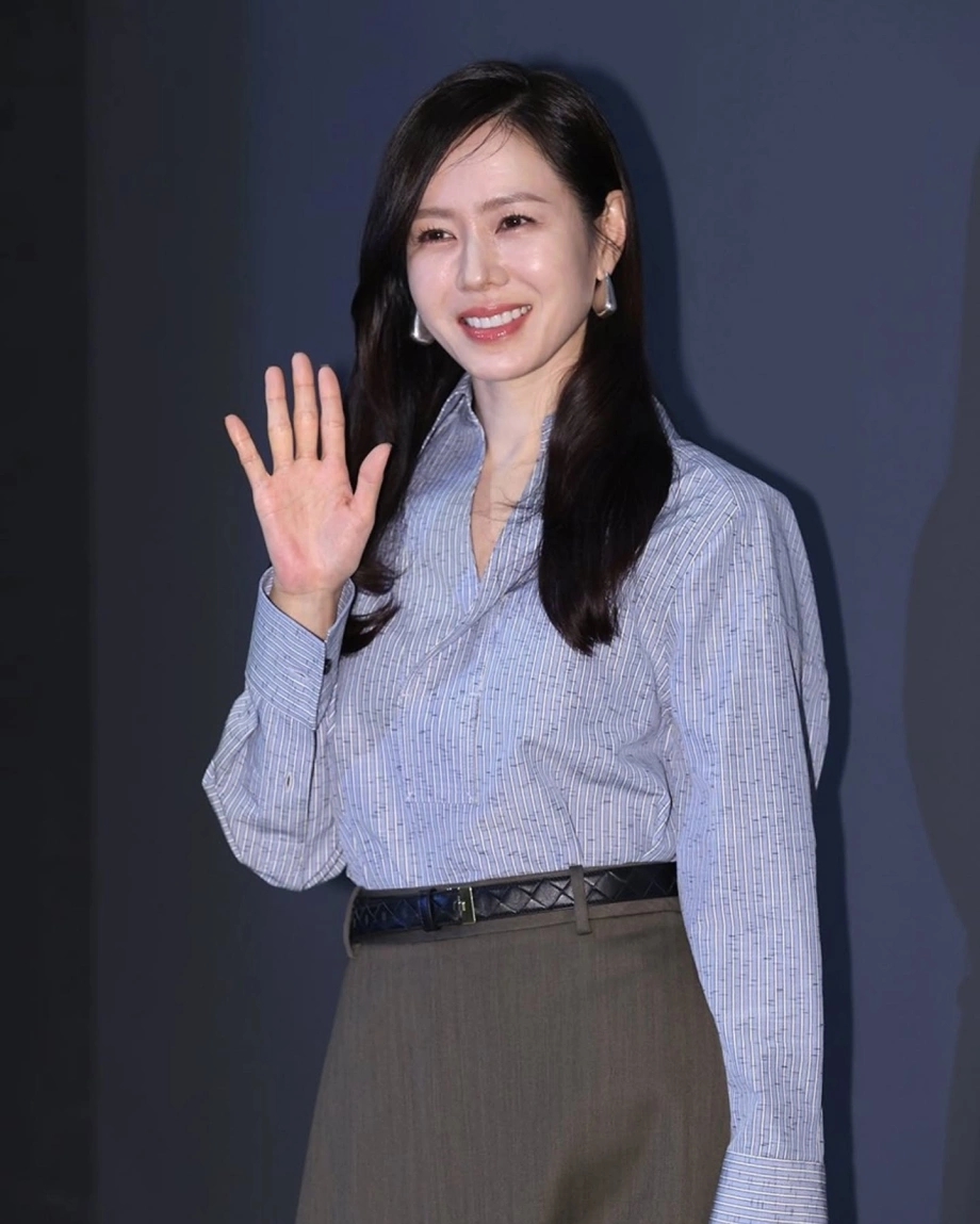 Nữ chính series phim 4 mùa kinh điển: Ngoài Choi Ji Woo, Song Hye Kyo và Son Ye Jin, còn có mỹ nhân cười đẹp nhất Hàn Quốc- Ảnh 15. Nữ chính series phim 4 mùa kinh điển: Ngoài Choi Ji Woo, Song Hye Kyo và Son Ye Jin, còn có mỹ nhân cười đẹp nhất Hàn Quốc- Ảnh 15.