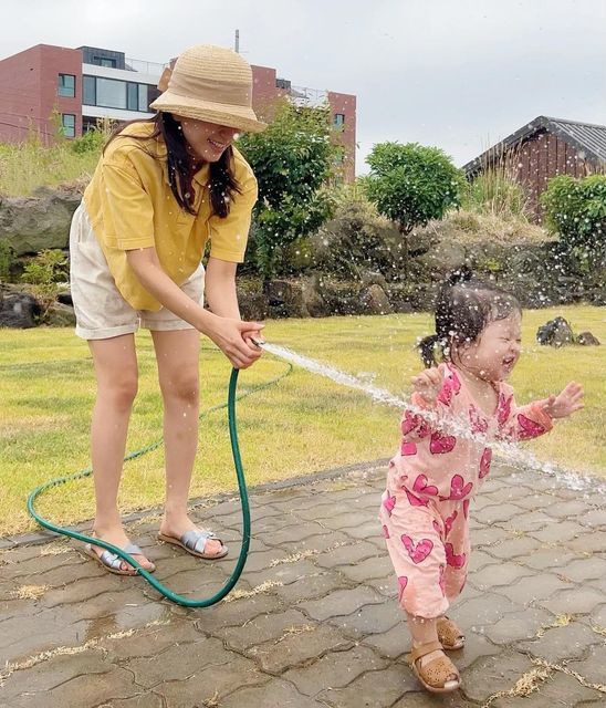 Bản thân là 1 người EQ thấp, dễ nổi nóng, cáu gắt... làm sao để mẹ vẫn có thể tạo cho con 1 nền móng phát triển EQ tốt nhất- Ảnh 1. Bản thân là 1 người EQ thấp, dễ nổi nóng, cáu gắt... làm sao để mẹ vẫn có thể tạo cho con 1 nền móng phát triển EQ tốt nhất- Ảnh 1.