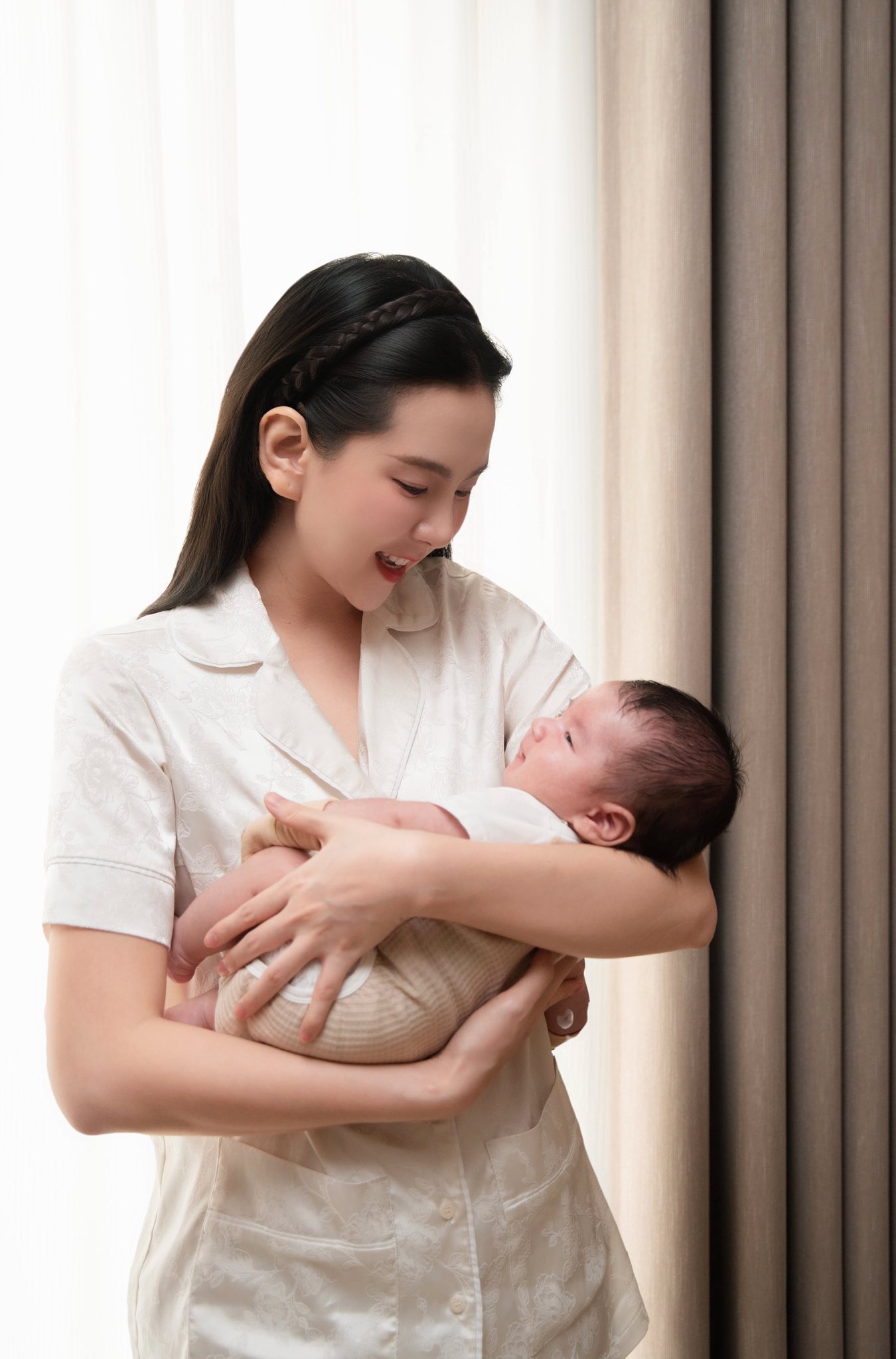 Mai Ngọc hẹn hò team mẹ bỉm sữa: Toàn nhan sắc đỉnh chóp, lên chức rồi mà vẫn sang - xịn - đẹp- Ảnh 8. Mai Ngọc hẹn hò team mẹ bỉm sữa: Toàn nhan sắc đỉnh chóp, lên chức rồi mà vẫn sang - xịn - đẹp- Ảnh 8.