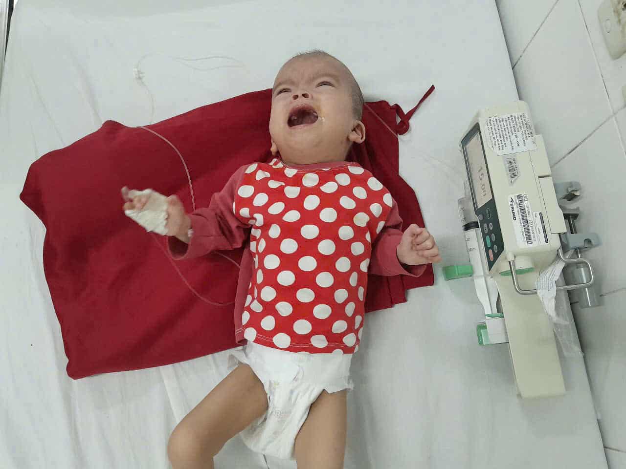 Thai phụ ôm con trai 3 tuổi bị tim bẩm sinh, suy dinh dưỡng nặng cầu cứu - Ảnh 3. Thai phụ ôm con trai 3 tuổi bị tim bẩm sinh, suy dinh dưỡng nặng cầu cứu - Ảnh 3.