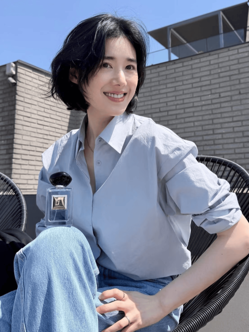 Dạo này Cao Viên Viên, Chu Châu, Dương Mịch cứ mặc gam màu này là lên hot search: Vừa mát mắt vừa sang trọng!- Ảnh 28. Dạo này Cao Viên Viên, Chu Châu, Dương Mịch cứ mặc gam màu này là lên hot search: Vừa mát mắt vừa sang trọng!- Ảnh 28.