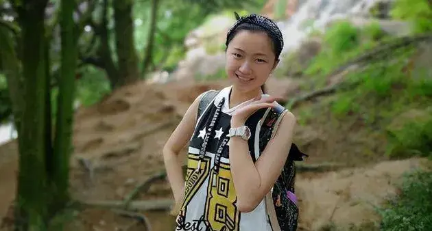 Nữ sinh thi đại học đạt điểm tuyệt đối 3 môn nhưng từ chối trường top 1 chỉ với 5 từ khiến ai nghe cũng phải "tròn mắt" - Ảnh 2. Nữ sinh thi đại học đạt điểm tuyệt đối 3 môn nhưng từ chối trường top 1 chỉ với 5 từ khiến ai nghe cũng phải "tròn mắt" - Ảnh 2.