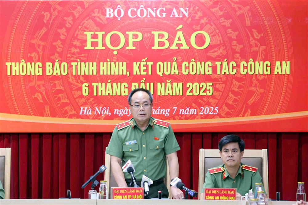 Giám đốc Công an Hà Nội tiết lộ tin quan trọng về nơi bỏ trốn của 'trùm' lừa đảo Mr Hunter Lê Khắc Ngọ - Ảnh 1.