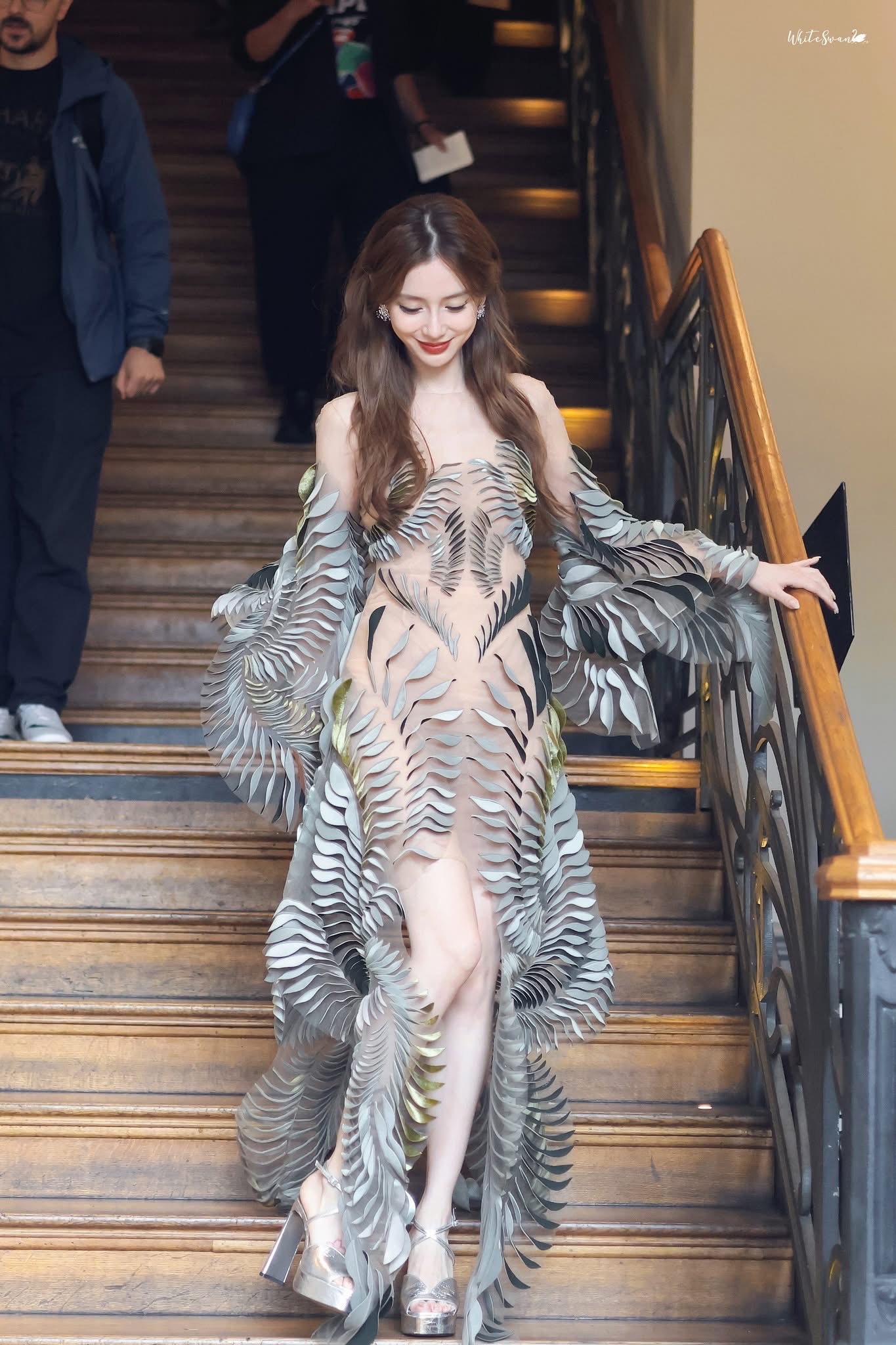 Angelababy tái xuất fashion week quốc tế, fan đồng loạt xin quay lại thảm đỏ Cbiz- Ảnh 1. Angelababy tái xuất fashion week quốc tế, fan đồng loạt xin quay lại thảm đỏ Cbiz- Ảnh 1.