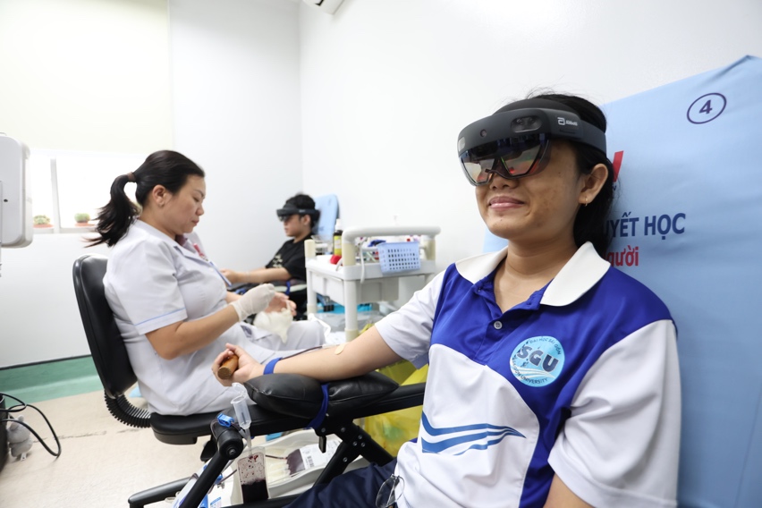 Abbott kết nối công nghệ và lòng nhân ái qua trải nghiệm hiến máu độc đáo - Ảnh 2. Abbott kết nối công nghệ và lòng nhân ái qua trải nghiệm hiến máu độc đáo - Ảnh 2.