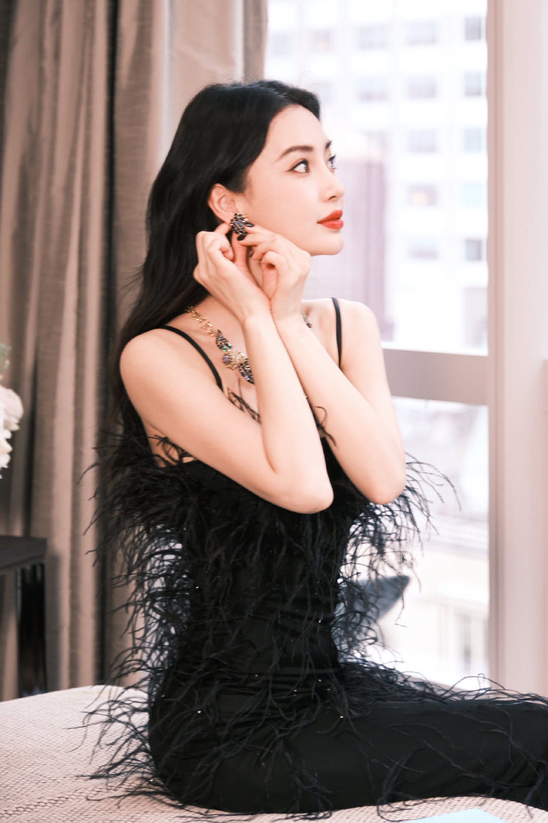 Angelababy tái xuất fashion week quốc tế, fan đồng loạt xin quay lại thảm đỏ Cbiz- Ảnh 14. Angelababy tái xuất fashion week quốc tế, fan đồng loạt xin quay lại thảm đỏ Cbiz- Ảnh 14.
