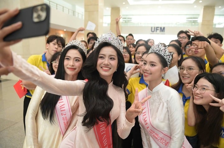Đăng quang Hoa hậu Việt Nam, Hà Trúc Linh sẽ không thể tốt nghiệp đúng hạn? - Ảnh 3. Đăng quang Hoa hậu Việt Nam, Hà Trúc Linh sẽ không thể tốt nghiệp đúng hạn? - Ảnh 3.