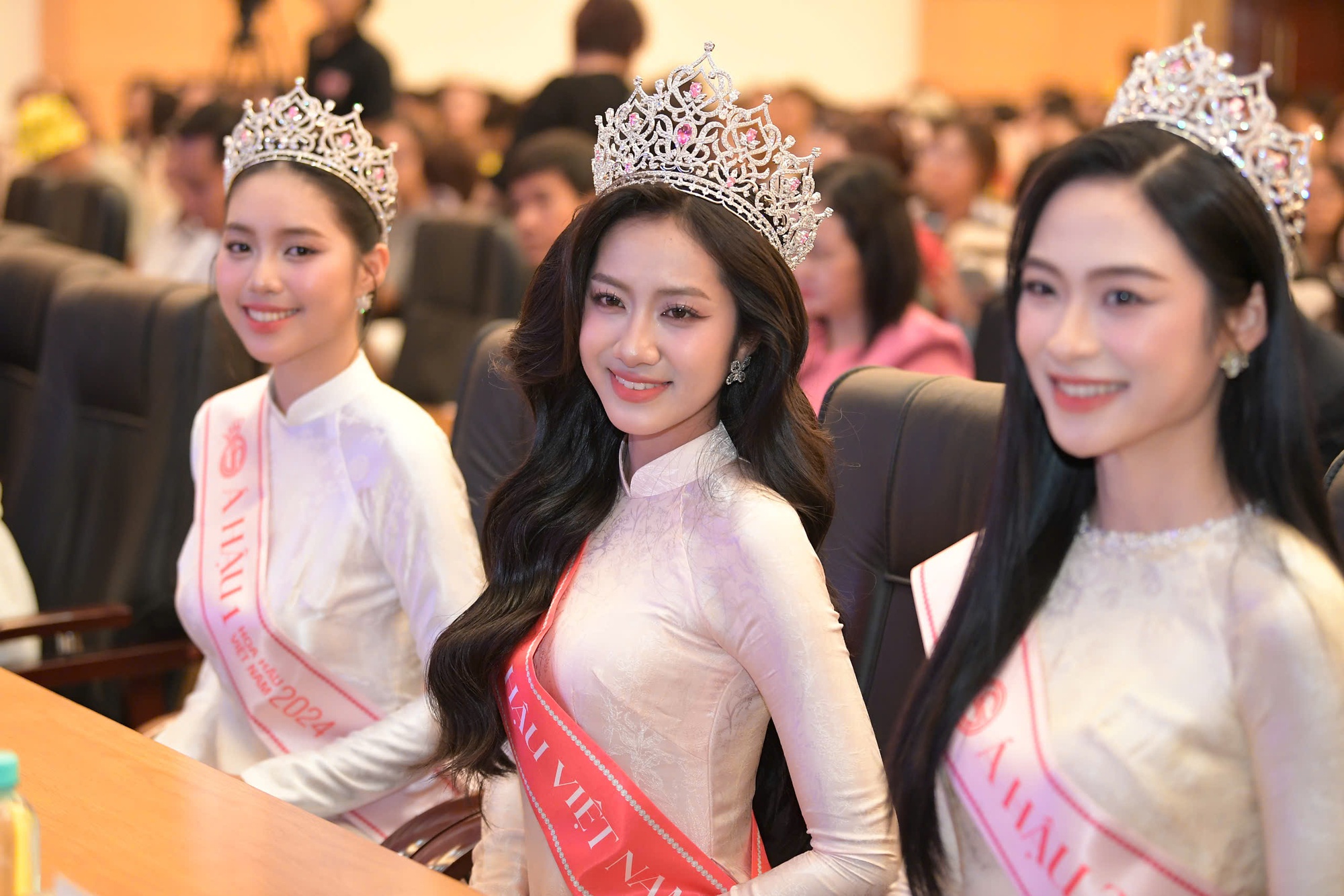 Lý do Trúc Linh được trao vương miện Hoa hậu Việt Nam 2024: Không chọn viên ngọc đã quá sáng - Ảnh 1. Lý do Trúc Linh được trao vương miện Hoa hậu Việt Nam 2024: Không chọn viên ngọc đã quá sáng - Ảnh 1.