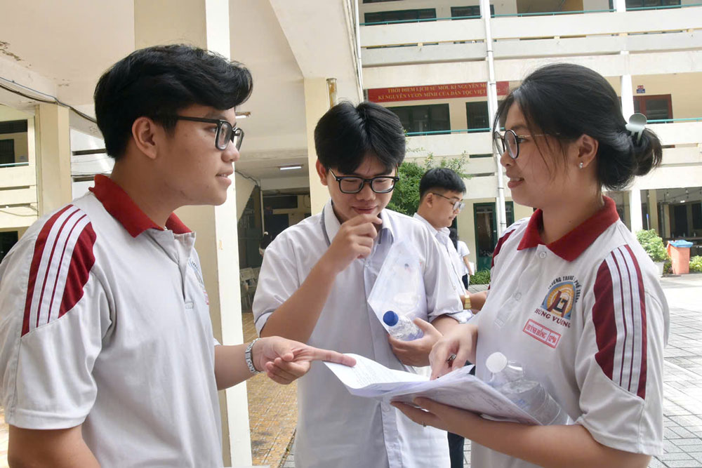 Ghi nhận ban đầu về điểm thi tốt nghiệp THPT- Ảnh 1. Ghi nhận ban đầu về điểm thi tốt nghiệp THPT- Ảnh 1.
