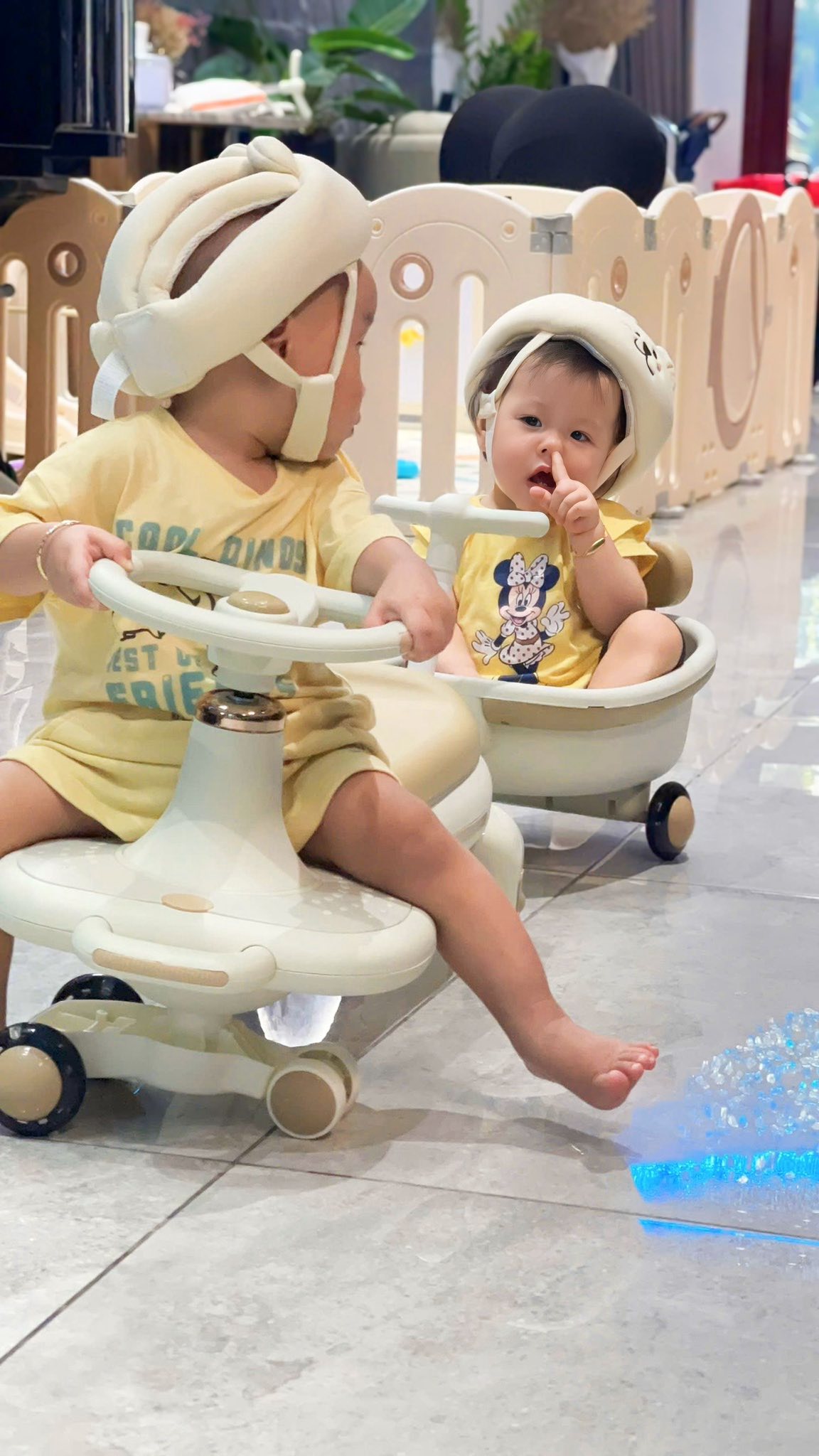 Những hình ảnh đang siêu hot của cặp sinh đôi Jim&Jen khiến hội bỉm sữa phải công nhận mẹ Phương Oanh chăm con kỹ thật!- Ảnh 3. Những hình ảnh đang siêu hot của cặp sinh đôi Jim&Jen khiến hội bỉm sữa phải công nhận mẹ Phương Oanh chăm con kỹ thật!- Ảnh 3.