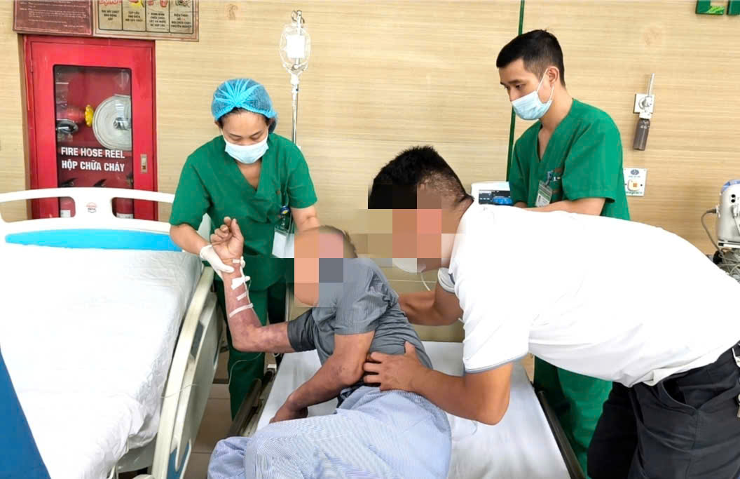 Người đàn ông ở Hà Nội co giật, tím tái nghi vấn do ăn tiết canh lòng lợn - Ảnh 3. Người đàn ông ở Hà Nội co giật, tím tái nghi vấn do ăn tiết canh lòng lợn - Ảnh 3.