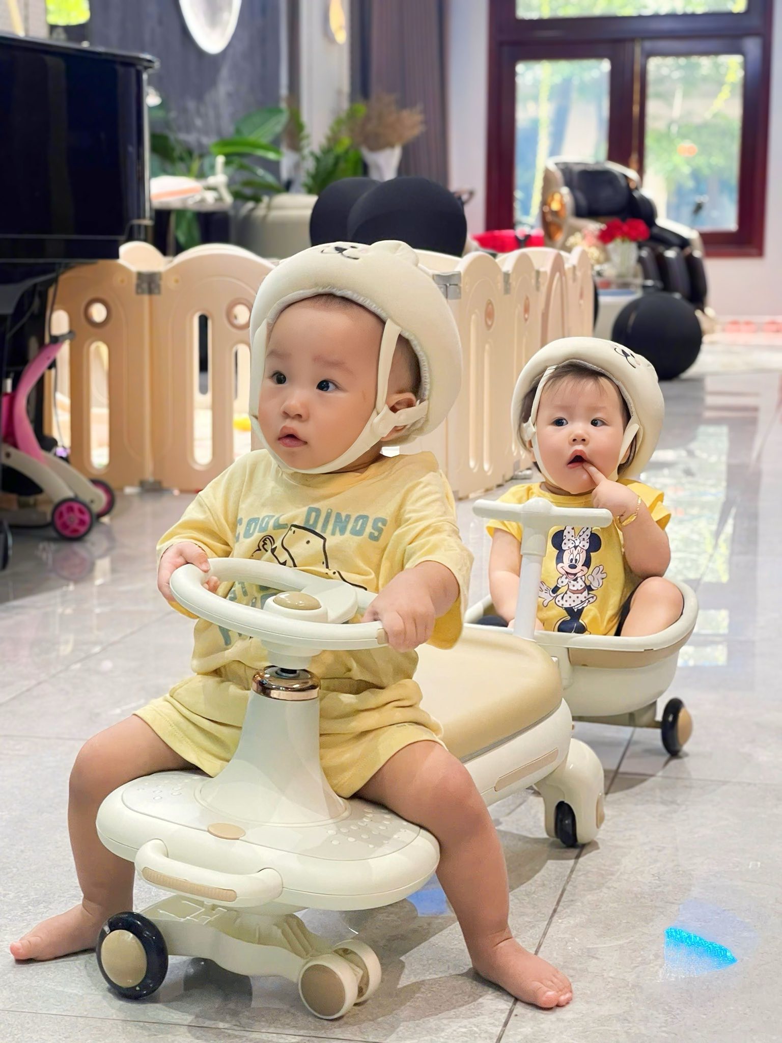 Những hình ảnh đang siêu hot của cặp sinh đôi Jim&Jen khiến hội bỉm sữa phải công nhận mẹ Phương Oanh chăm con kỹ thật!- Ảnh 4. Những hình ảnh đang siêu hot của cặp sinh đôi Jim&Jen khiến hội bỉm sữa phải công nhận mẹ Phương Oanh chăm con kỹ thật!- Ảnh 4.