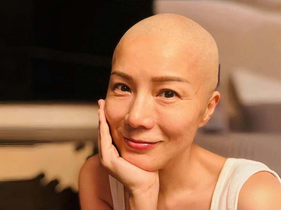 Á hậu mắc ung thư vú bị đại gia ruồng bỏ, phải bán rẻ đồ đạc trong nhà để cứu mạng mình và 2 con- Ảnh 1. Á hậu mắc ung thư vú bị đại gia ruồng bỏ, phải bán rẻ đồ đạc trong nhà để cứu mạng mình và 2 con- Ảnh 1.