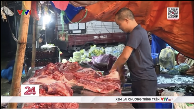 Đường dây bán thịt lợn chết tại chợ Phùng Khoang: Giá ban đầu chỉ 20.000 đồng/kg, biết kém chất lượng vẫn xẻ bán cho khách mỗi ngày - Ảnh 2. Đường dây bán thịt lợn chết tại chợ Phùng Khoang: Giá ban đầu chỉ 20.000 đồng/kg, biết kém chất lượng vẫn xẻ bán cho khách mỗi ngày - Ảnh 2.