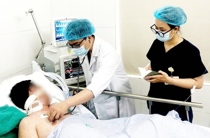 Hai người đàn ông khoẻ mạnh phải thở máy vì biến chứng sởi - Ảnh 1.