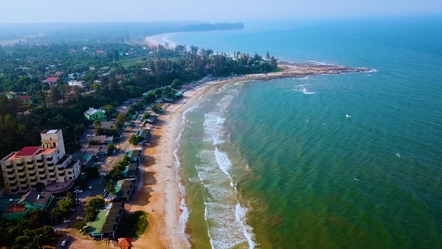 Bãi biển được mệnh danh là "nữ hoàng của các bãi tắm", thuộc miền Trung nhưng ít du khách biết tới - Ảnh 1. Bãi biển được mệnh danh là "nữ hoàng của các bãi tắm", thuộc miền Trung nhưng ít du khách biết tới - Ảnh 1.