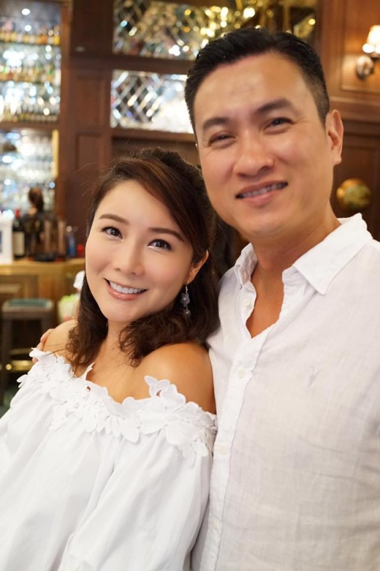 Á hậu mắc ung thư vú bị đại gia ruồng bỏ, phải bán rẻ đồ đạc trong nhà để cứu mạng mình và 2 con- Ảnh 2. Á hậu mắc ung thư vú bị đại gia ruồng bỏ, phải bán rẻ đồ đạc trong nhà để cứu mạng mình và 2 con- Ảnh 2.