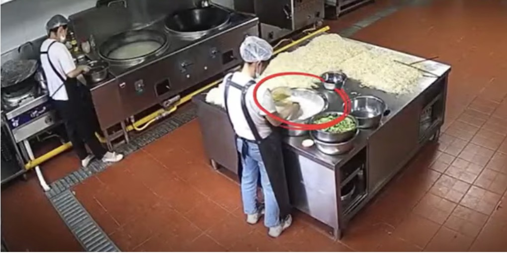 251 gia đình khẩn cấp đưa con đi bệnh viện, 90% phát hiện biểu hiện lạ: Nguyên nhân đến từ chính trường mẫu giáo, 8 người lập tức bị bắt - Ảnh 2. 251 gia đình khẩn cấp đưa con đi bệnh viện, 90% phát hiện biểu hiện lạ: Nguyên nhân đến từ chính trường mẫu giáo, 8 người lập tức bị bắt - Ảnh 2.