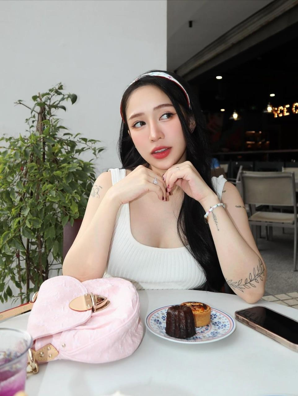 Từ thiên kim tiểu thư đến mẹ 4 con: Joyce Phạm nuôi con nhẹ nhàng mà vẫn hiệu quả- Ảnh 1. Từ thiên kim tiểu thư đến mẹ 4 con: Joyce Phạm nuôi con nhẹ nhàng mà vẫn hiệu quả- Ảnh 1.